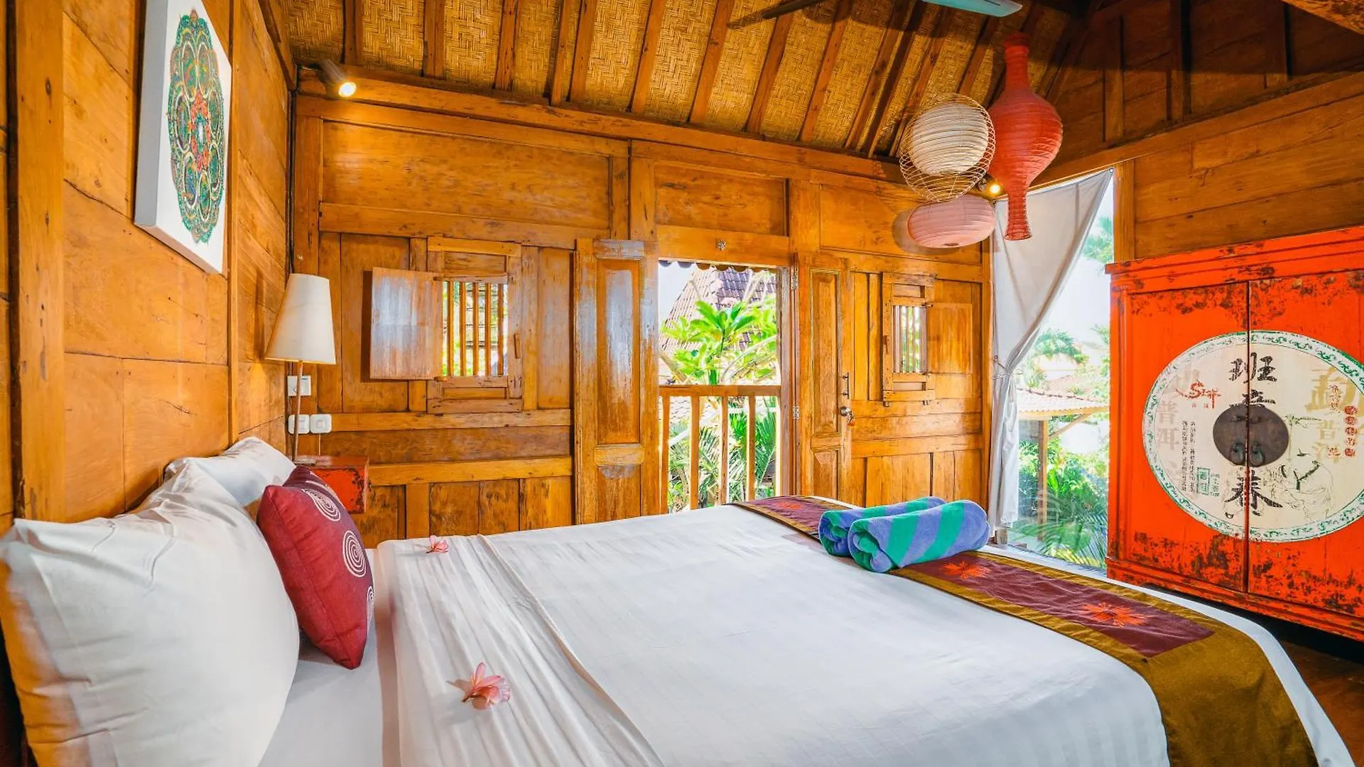 Villa Niri - Beautiful 4Br Teak Joglo Villa In Oberoi Seminyak, A Tranquil Retreat