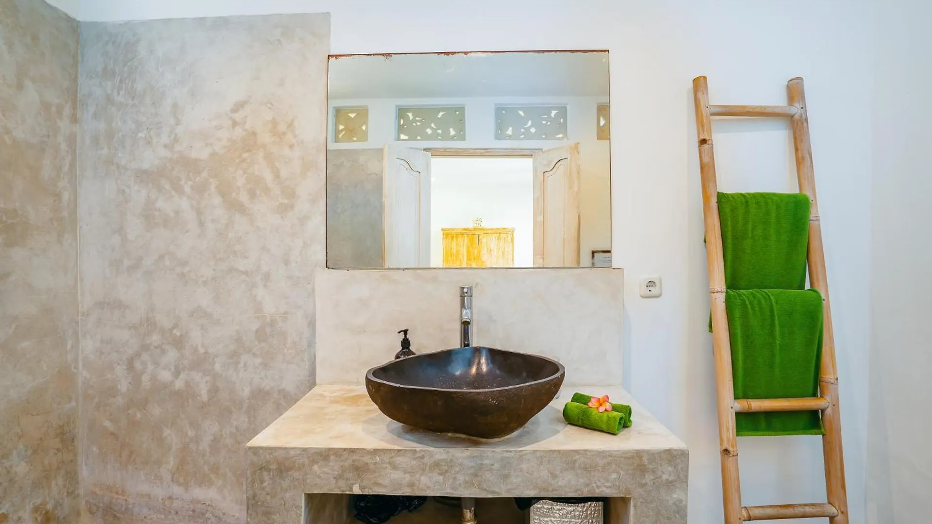 Villa Niri - Beautiful 4Br Teak Joglo Villa In Oberoi Seminyak, A Tranquil Retreat Indonesia